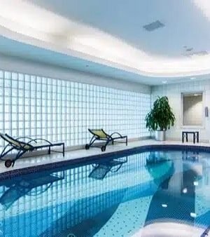 Pool, Jacuzzi Steam room and Shower with Lounge Access -T3